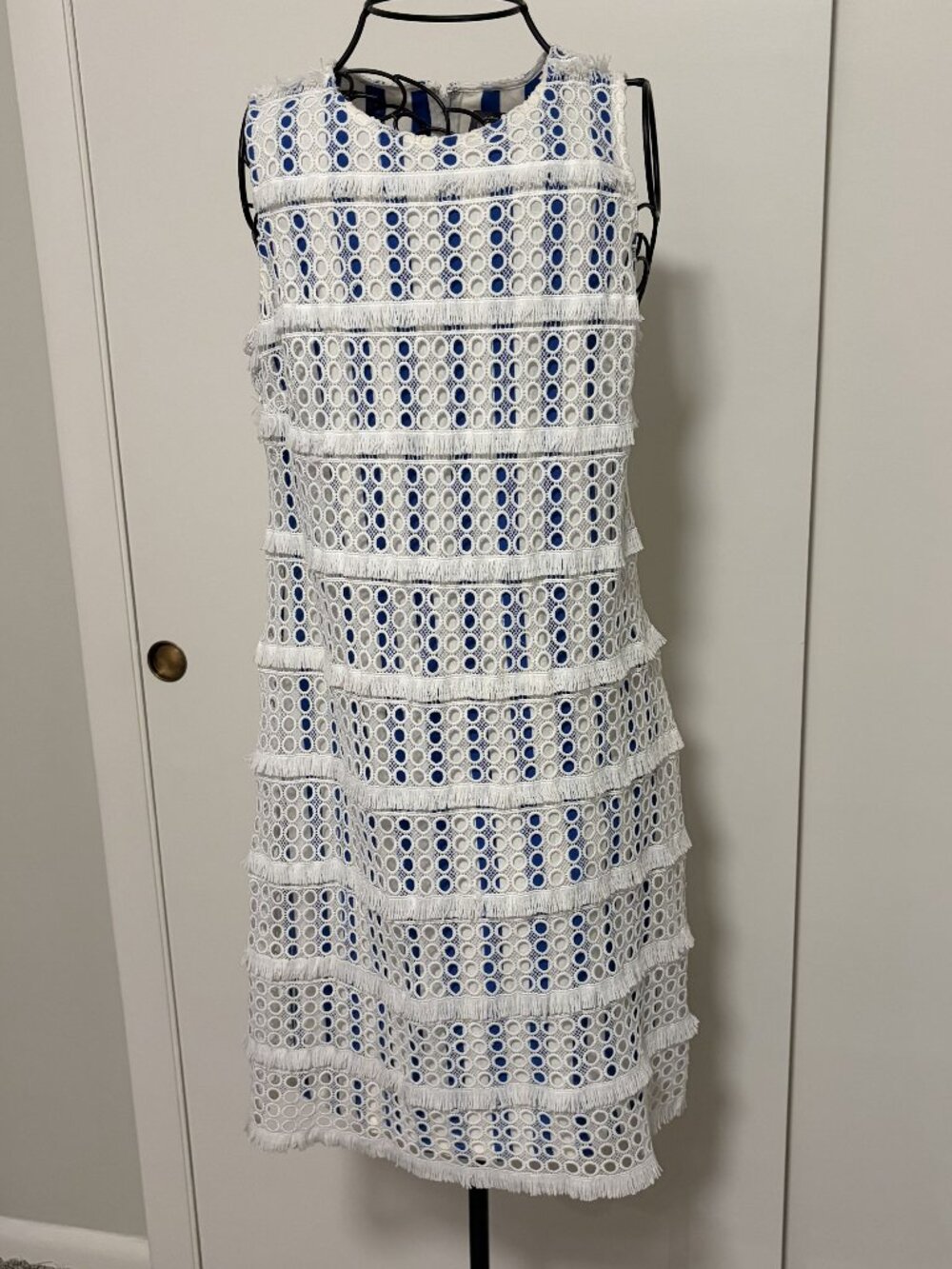 Vince Camuto Dress Women’s 6 Blue White Lace Overlay Fringe Sleeveless Shift